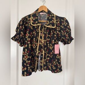 Ivy City and Co women’s blouse. Size medium. NWT